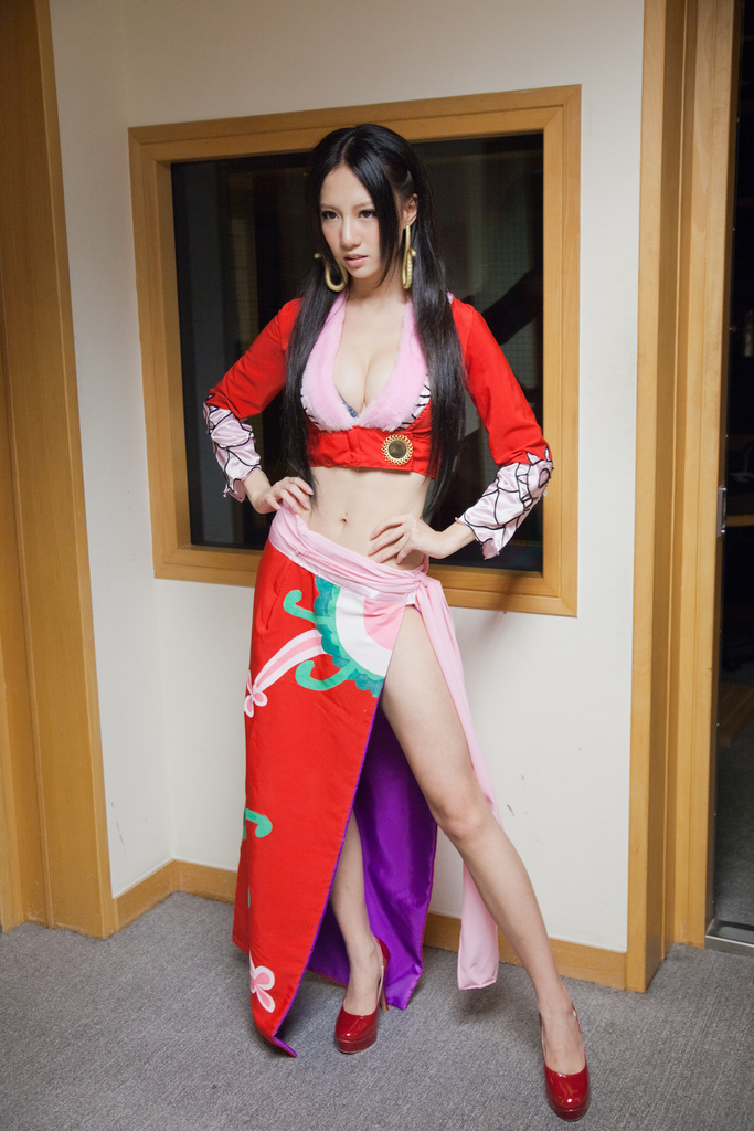 one_piece_boa_hancock_cosplay_by_sunny_lin_012.jpg