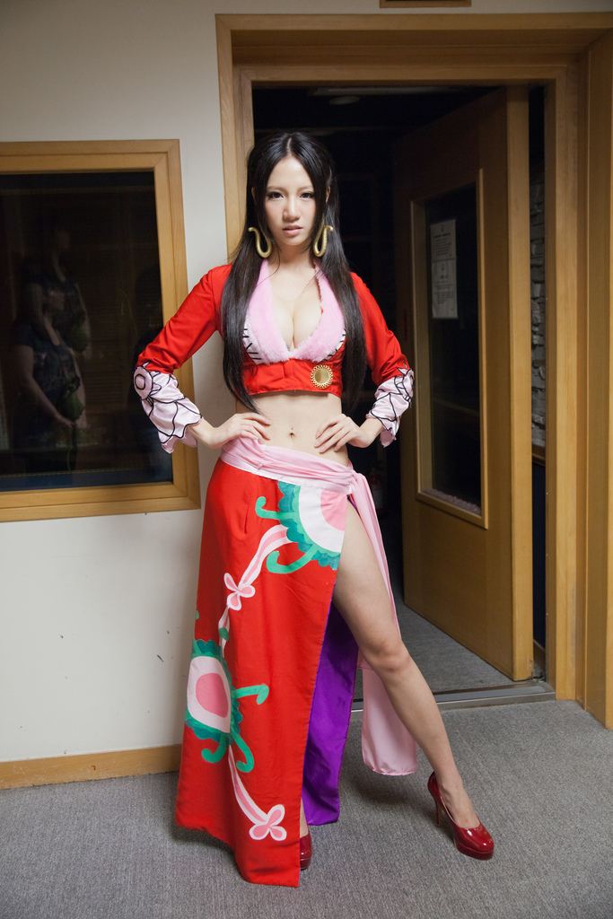 one_piece_boa_hancock_cosplay_by_sunny_lin_011.jpg
