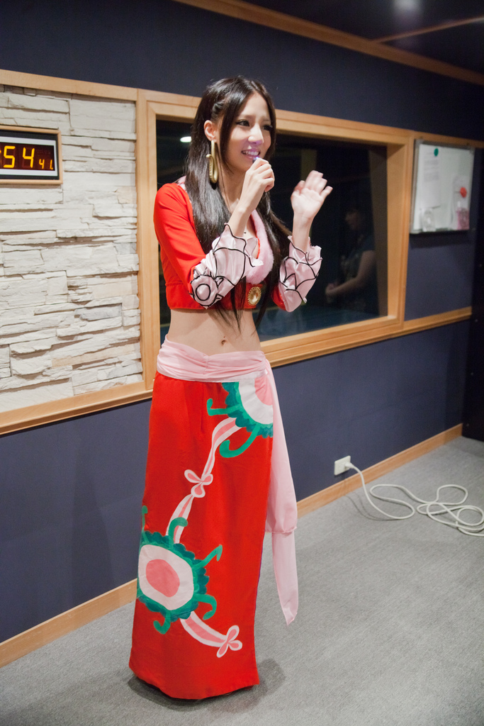 one_piece_boa_hancock_cosplay_by_sunny_lin_027.jpg