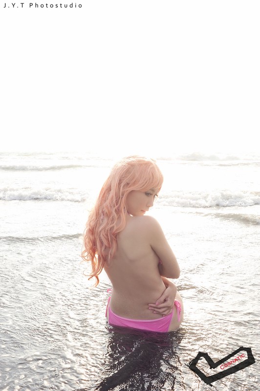 sheryl_nome_swimsuit_001.jpg