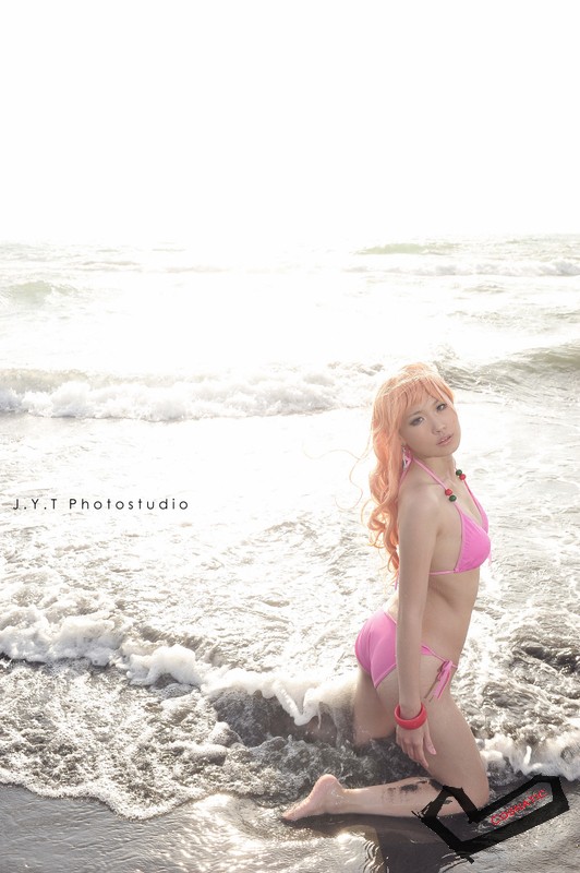sheryl_nome_swimsuit_003.jpg