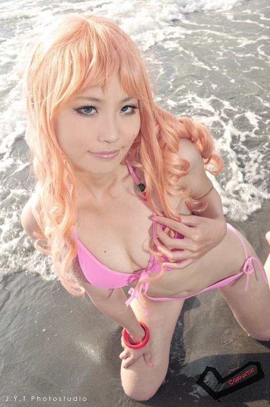 sheryl_nome_swimsuit_015.jpg